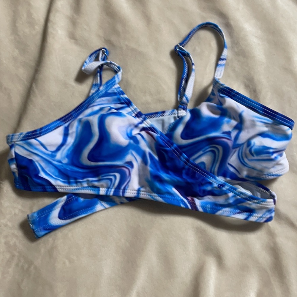 NWOT blue swim top XS